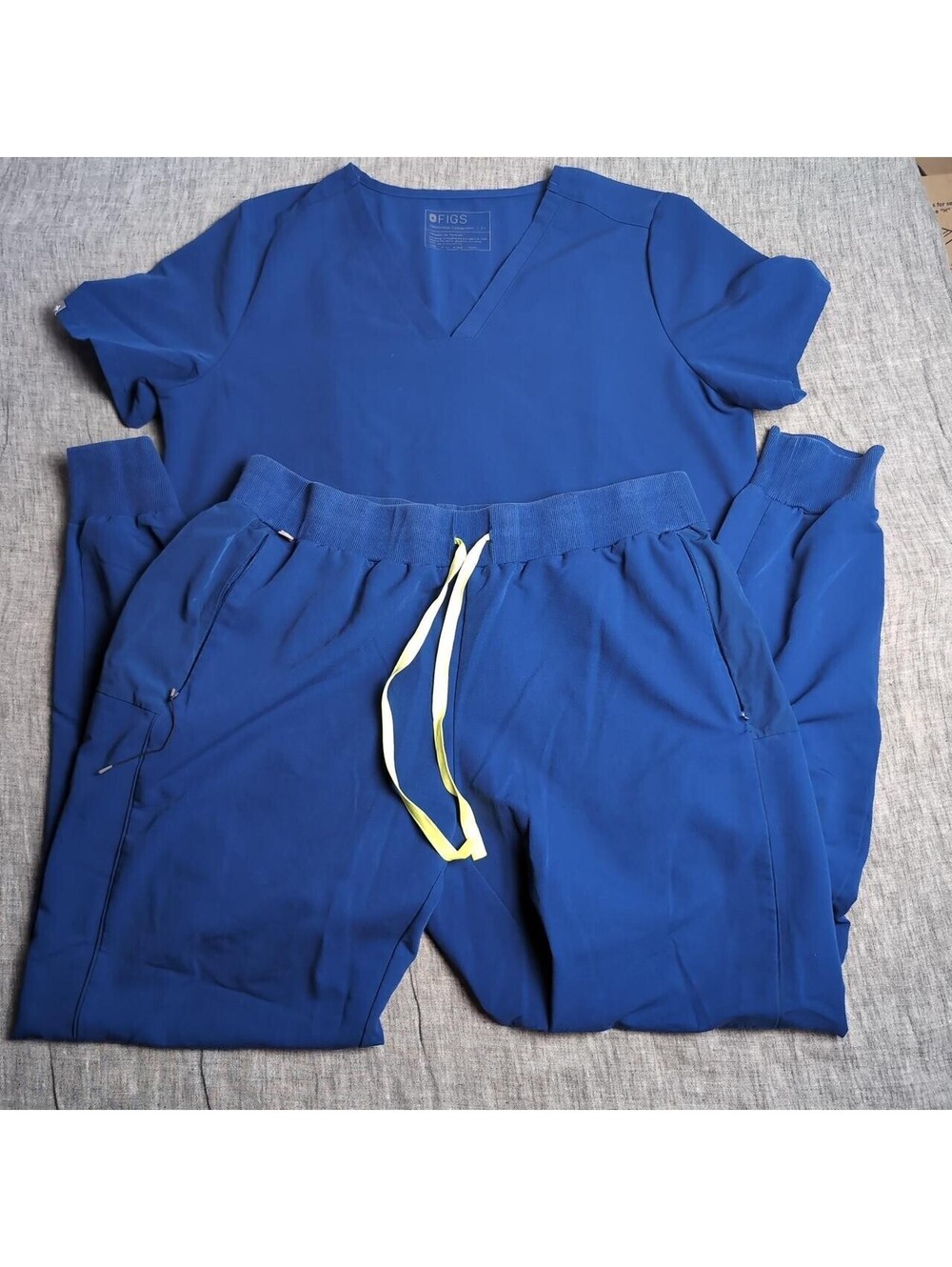 Figs Scrub Set Women's - Casma Top XL, Zamora Joggers XXL/T Tall - Electric Blue